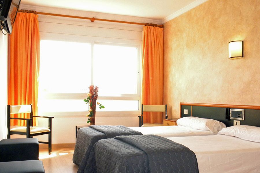 Hotel Vilobi Park Girona Airport www.hotelaeroportgirona.com